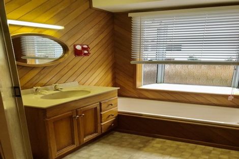 Photo of property in 101 Flanshaw Road, Te Atatu South, Auckland, 0610