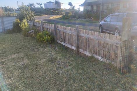 Photo of property in 1 Dustin Street, Foxton Beach, Foxton, 4815