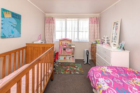 Photo of property in 36 Gibbons Crescent, Castlecliff, Whanganui, 4501