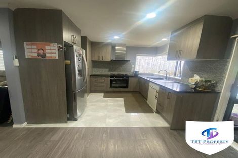 Photo of property in 11 Arrowsmith Drive, Clover Park, Auckland, 2019