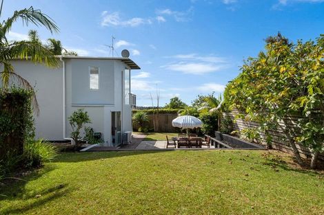 Photo of property in 1/598 Beach Road, Rothesay Bay, Auckland, 0630