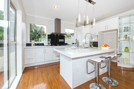 Photo of property in 16a Wychwood Avenue, Henderson Valley, Auckland, 0612