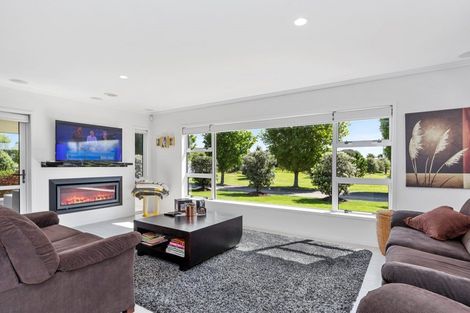 Photo of property in 6 Royal Ascot Drive, Papamoa Beach, Te Puke, 3187