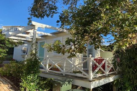 Photo of property in 13 Robertson Street, Russell, 0202