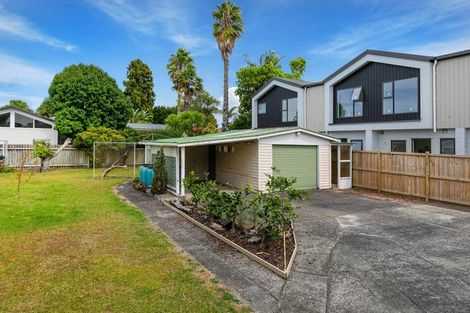 Photo of property in 12 Montmere Avenue, Te Atatu Peninsula, Auckland, 0610