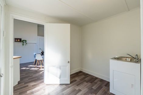 Photo of property in 16a-b Johnston Street, Gore, 9710
