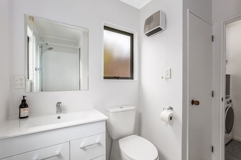 Photo of property in 105 Marine Parade, Eastbourne, Lower Hutt, 5013