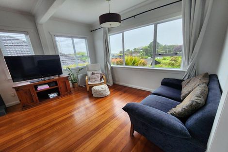 Photo of property in 81 Mangorei Road, Strandon, New Plymouth, 4312