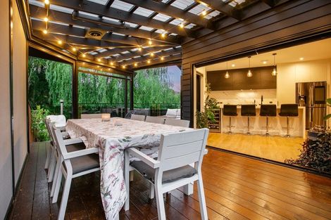 Photo of property in 18 Atkinson Road, Titirangi, Auckland, 0604