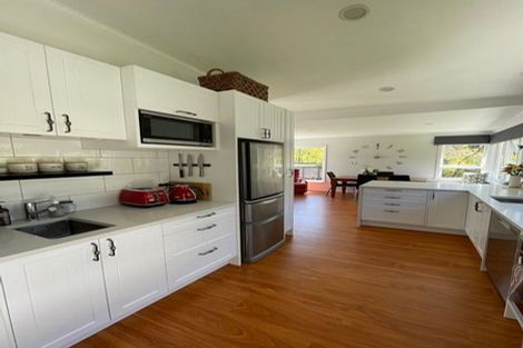 Photo of property in 6 Fendalton Crescent, Pinehaven, Upper Hutt, 5019