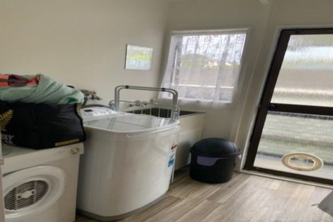 Photo of property in 1/232 Henderson Valley Road, Henderson, Auckland, 0612