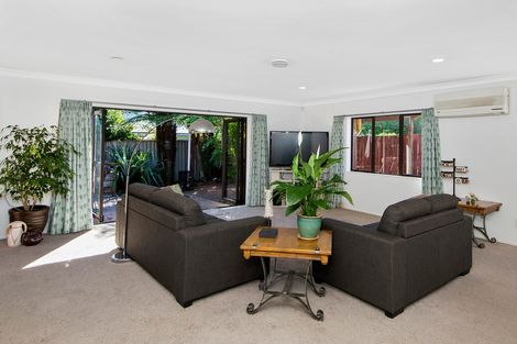 Photo of property in 2/27 Queen Street, Papakura, 2110