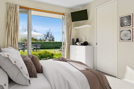 Photo of property in 5 Cameron Drive, Acacia Bay, Taupo, 3385