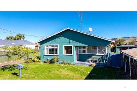 Photo of property in 1 Maude Street, Waimate, 7924