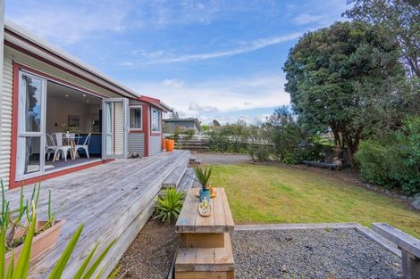 Photo of property in 52 Rutherford Drive, Waikanae Beach, Waikanae, 5036