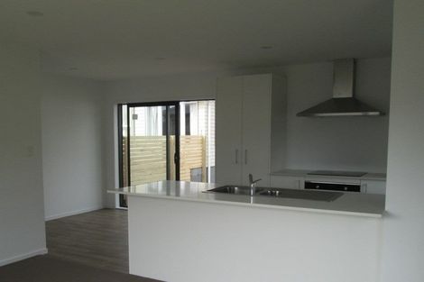 Photo of property in 37 Nile Road, Kelston, Auckland, 0602