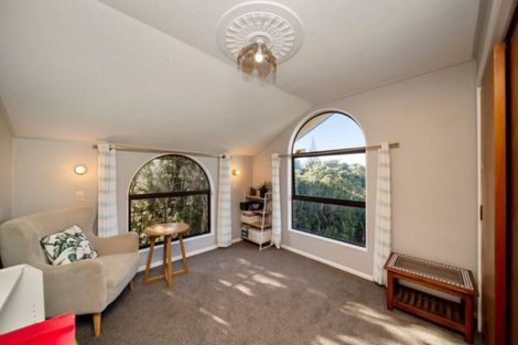 Photo of property in 10 Messenger Terrace, Oakura, 4314