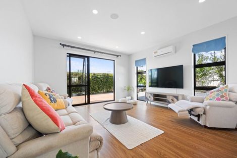 Photo of property in 2 Gemscott Crescent, Huapai, Kumeu, 0810