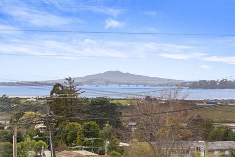 Photo of property in 48 Tiroroa Avenue, Te Atatu South, Auckland, 0610