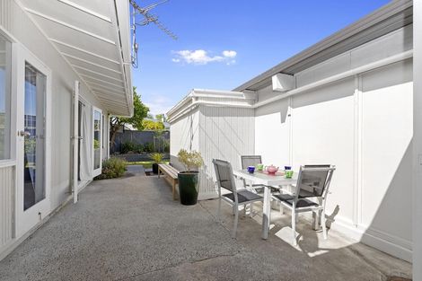 Photo of property in 97 Tiroroa Avenue, Te Atatu South, Auckland, 0610