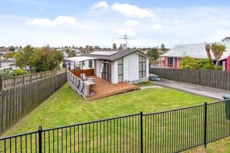 Photo of property in 71 Etherton Drive, Weymouth, Auckland, 2103