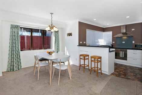 Photo of property in 2/27 Queen Street, Papakura, 2110