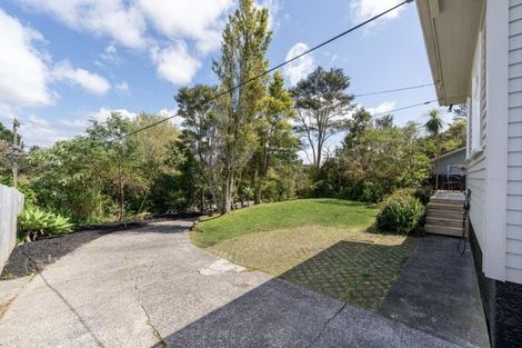 Photo of property in 98 Millbrook Road, Sunnyvale, Auckland, 0612