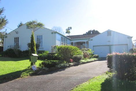 Photo of property in 2 Alwyn Avenue, Te Atatu South, Auckland, 0610