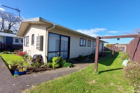 Photo of property in 2b-2c Oswald Place, Stratford, 4332