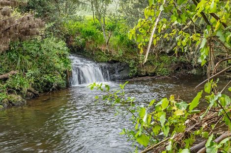 Photo of property in 36 Manutahi Road, Hillsborough, New Plymouth, 4372