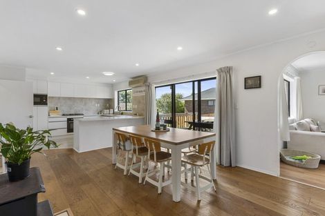 Photo of property in 73 Aberfeldy Avenue, Highland Park, Auckland, 2010