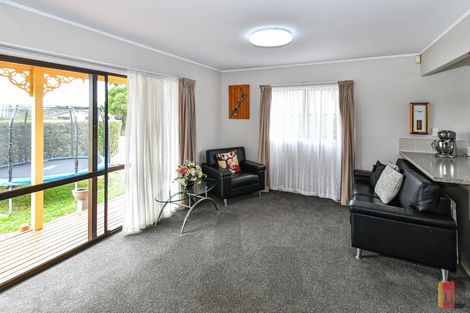 Photo of property in 14 Hadley Wood Drive, Wattle Downs, Auckland, 2103
