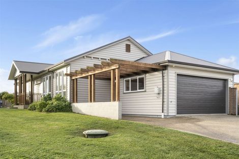 Photo of property in 24 Malbec Place, Huapai, Kumeu, 0810