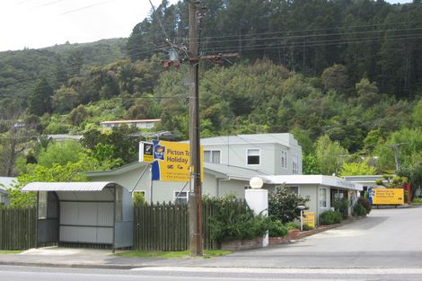Photo of property in 80 Waikawa Road, Picton, 7220