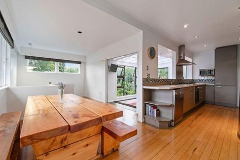 Photo of property in 77 Seymour Road, Sunnyvale, Auckland, 0612