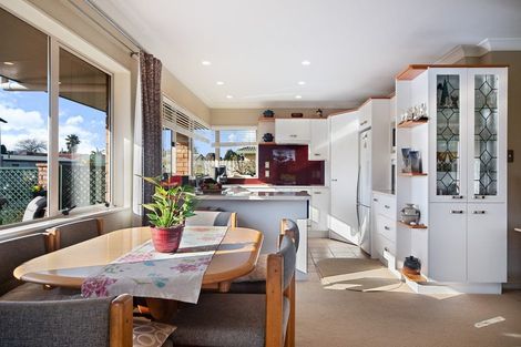 Photo of property in 11 Charles Miller Court, Clarks Beach, 2122