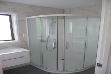 Photo of property in 2 Miraka Place, Birkenhead, Auckland, 0626