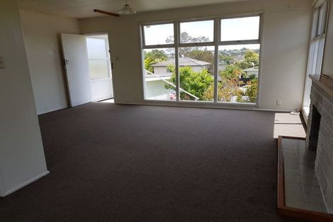 Photo of property in 17 Trinidad Road, Sunnynook, Auckland, 0620