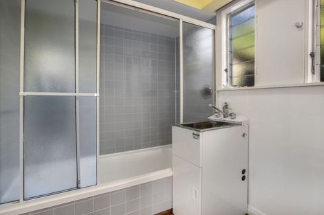 Photo of property in 53a Bayview Road, Paremata, Porirua, 5024