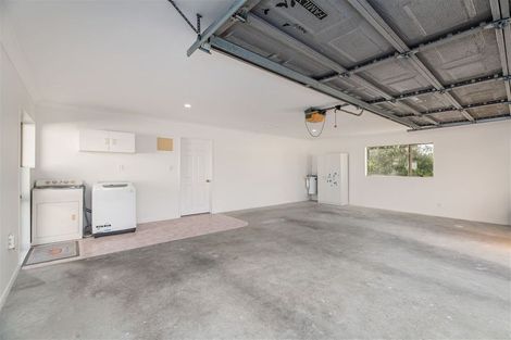 Photo of property in 21 Tudor Road, Henderson, Auckland, 0610