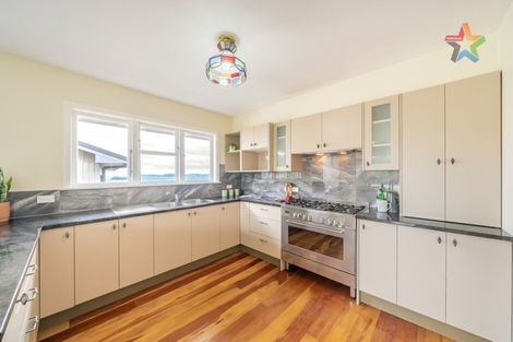 Photo of property in 102 Dowse Drive, Maungaraki, Lower Hutt, 5010