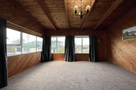 Photo of property in 492 Blockhouse Bay Road, Blockhouse Bay, Auckland, 0600