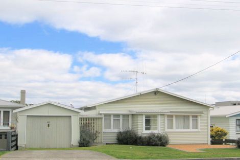 Photo of property in 40 Pitau Road, Mount Maunganui, 3116