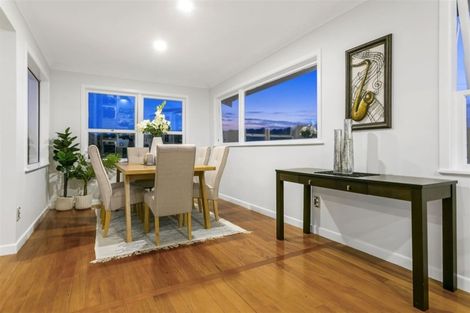 Photo of property in 28 Peter Terrace, Castor Bay, Auckland, 0620