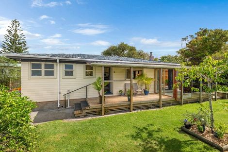 Photo of property in 7 Parakai Avenue, Parakai, 0830