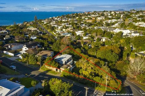 Photo of property in 12 Korotaha Terrace, Rothesay Bay, Auckland, 0630