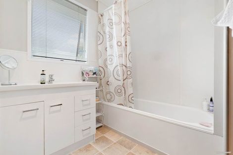 Photo of property in 13 Kereru Place, Half Moon Bay, Auckland, 2012