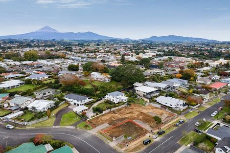 Photo of property in 16 Dartmoor Avenue, Westown, New Plymouth, 4310