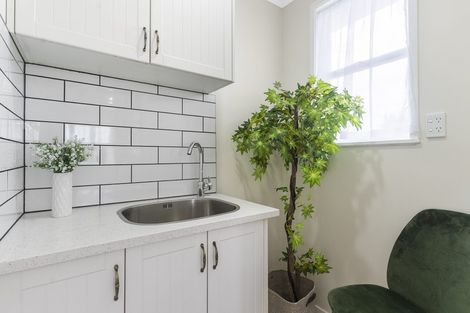 Photo of property in 1/1 Cooper Place, Papakura, 2110