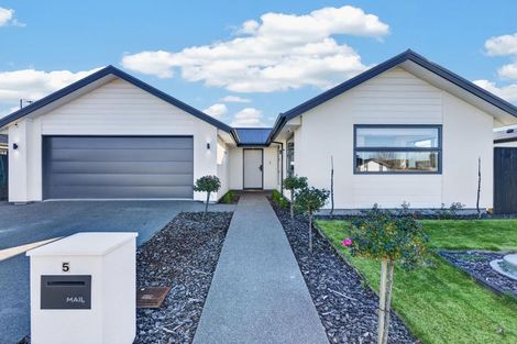 Photo of property in 5 Kearns Drive, Halswell, Christchurch, 8025